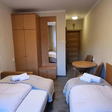 Goscinne Przy Kosciele Wang.