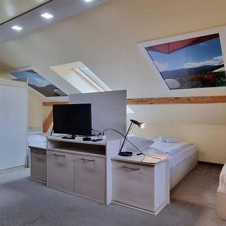 Goscinne Przy Kosciele Wang.