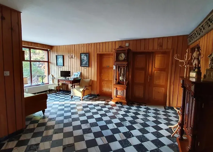 Goscinne Przy Kosciele Wang.