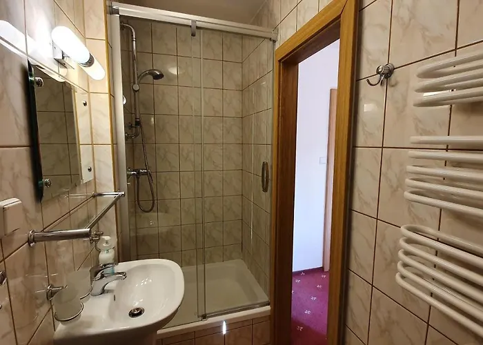 Goscinne Przy Kosciele Wang.