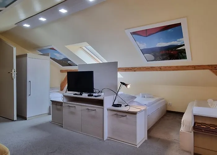 Goscinne Przy Kosciele Wang.